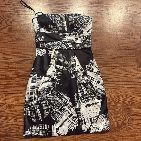 Max & Cleo Black and White abstract cocktail Strapless Sheath Dress satin NWOT 6 - Picture 15 of 15